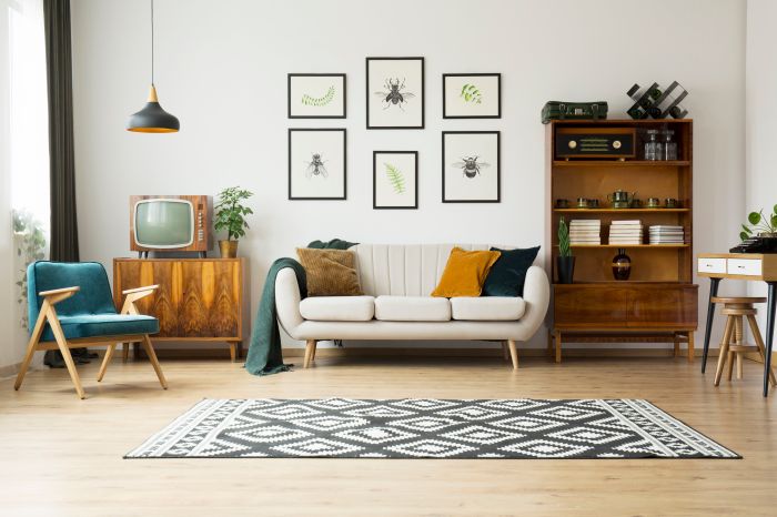 How to decorate wall of living room